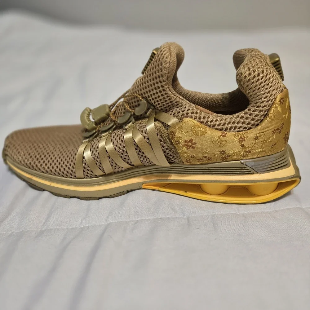 Nike Womens Shox Gravity Metallic Gold Sneaker AQ8554-700 Size 8 - Picture 2 of 6